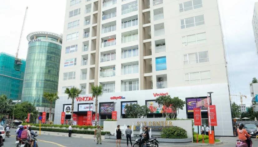 Pool view at Sky Center 2br 2wc - 5 mins to airport Apartment in Ho Chi Minh City