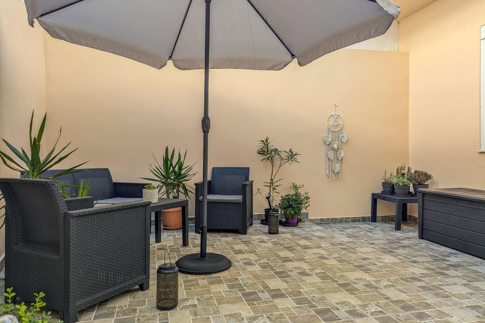 Patio, Seating area
