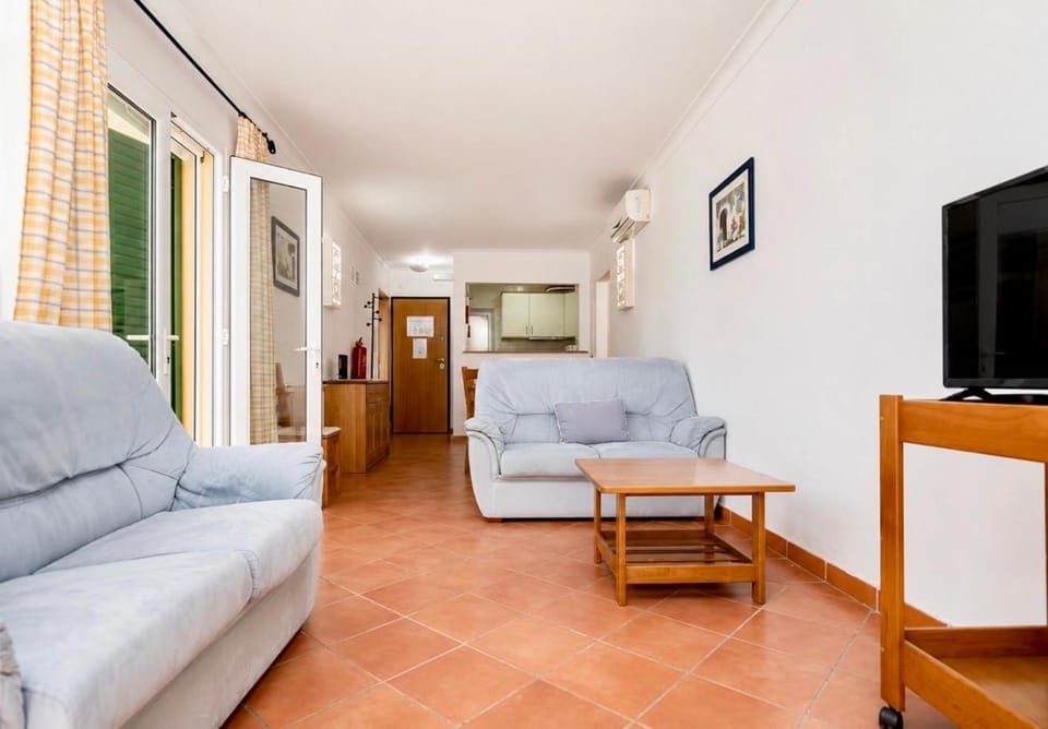Communal lounge/ TV room, TV and multimedia, Kitchen or kitchenette, Living room, Evening entertainment