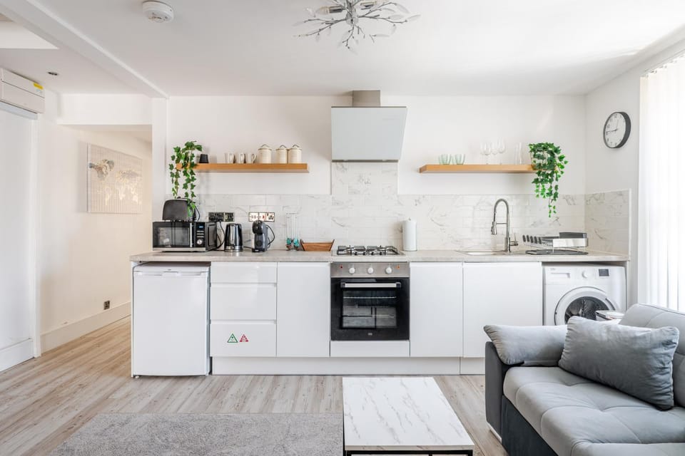 Spacious 2 Bed Contractor and Family Apartment, Whitehall, Bristol Apartment in Bristol