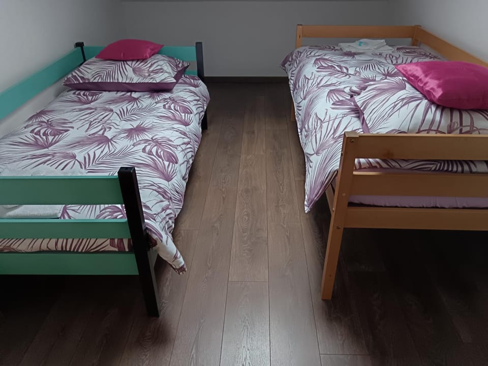 Bed, bunk bed