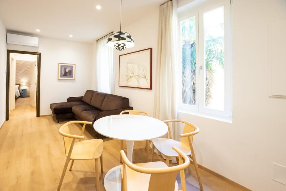 TV and multimedia, Kitchen or kitchenette, Living room, Seating area, Dining area, heating, kitchen, air conditioner