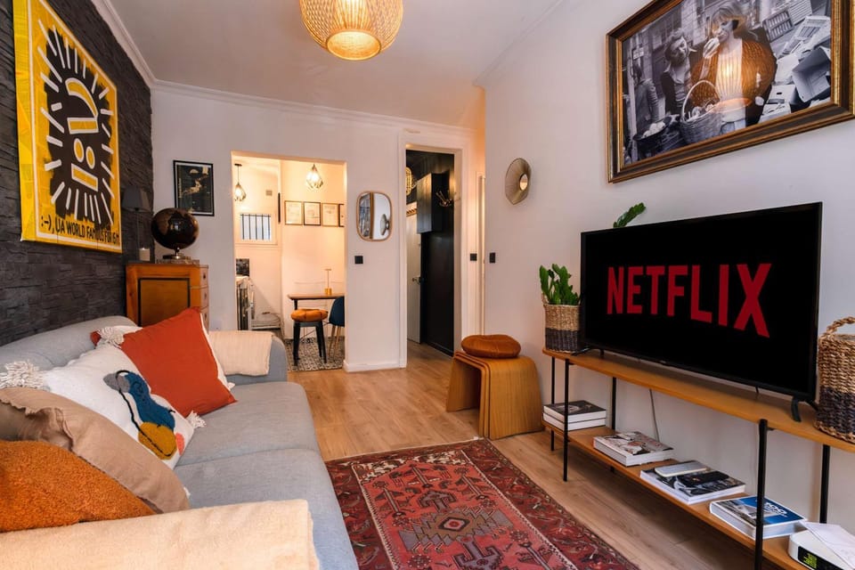 Typical Flat Eiffel Tower 4 Guests Apartment in Paris