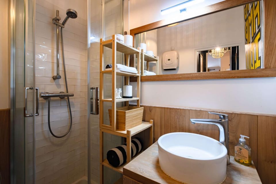 Typical Flat Eiffel Tower 4 Guests Apartment in Paris