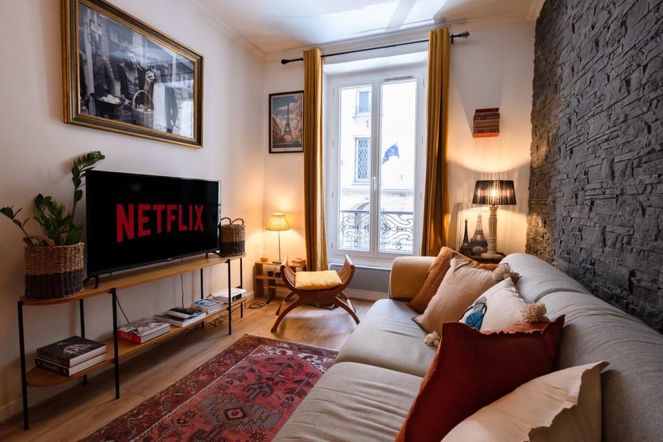 Typical Flat Eiffel Tower 4 Guests Apartment in Paris