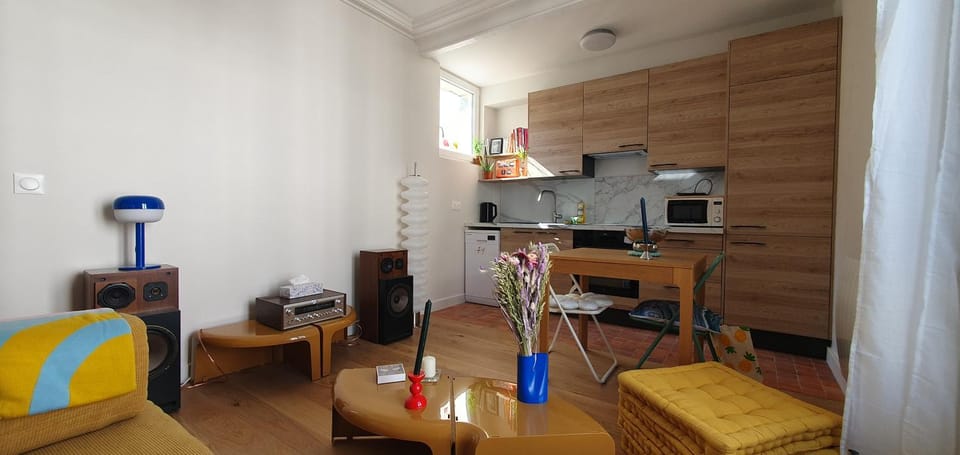 Kitchen or kitchenette, Living room, kitchen