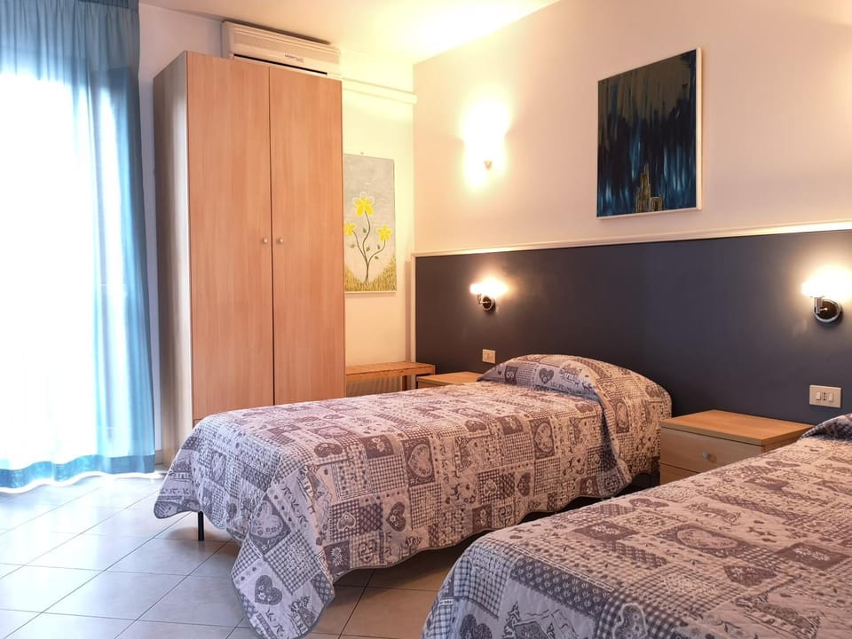Bed, Photo of the whole room, Bedroom, wardrobe, air conditioner