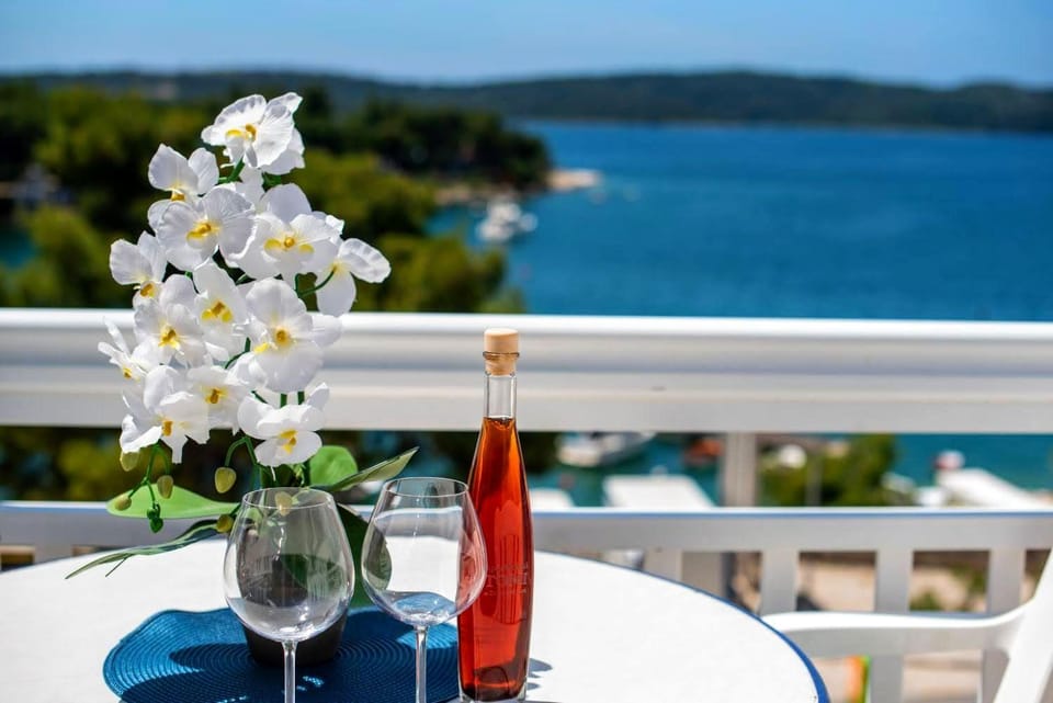 View (from property/room), Balcony/Terrace, Sea view
