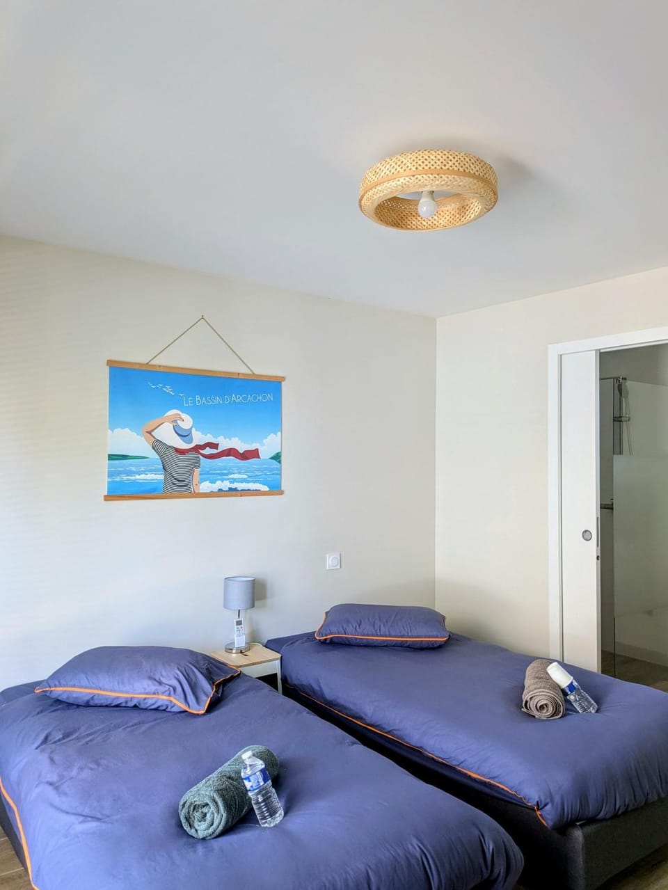 Bed, Photo of the whole room, Bedroom, towels