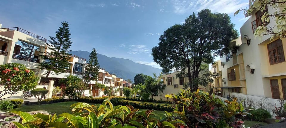 Property building, Natural landscape, Garden, Garden view, Mountain view