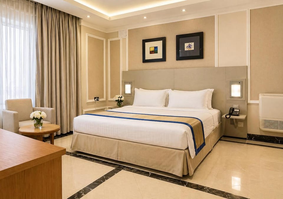 Bed, Living room, Photo of the whole room, Seating area, Bedroom