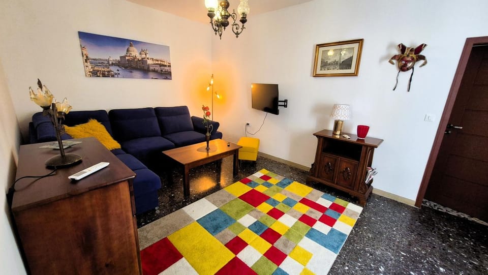 TV and multimedia, Living room, Photo of the whole room, Seating area
