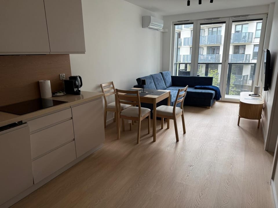 Coffee/tea facilities, Kitchen or kitchenette, Seating area, Dining area