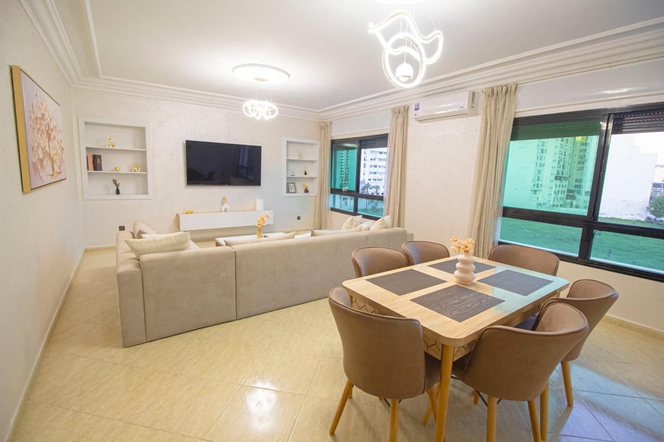 TV and multimedia, Living room, Seating area, Dining area, air conditioner