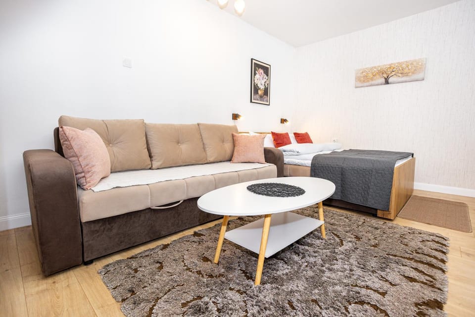 Bed, Seating area