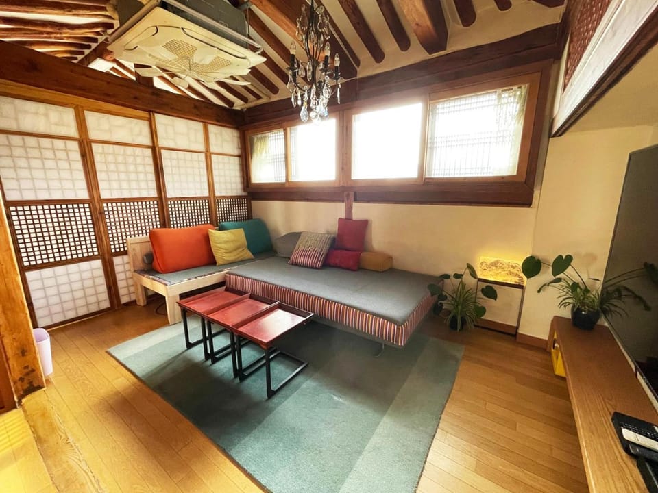 Living room, Seating area