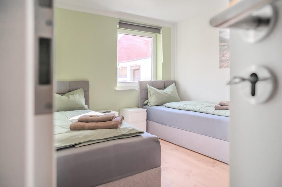 Bedroom, towels