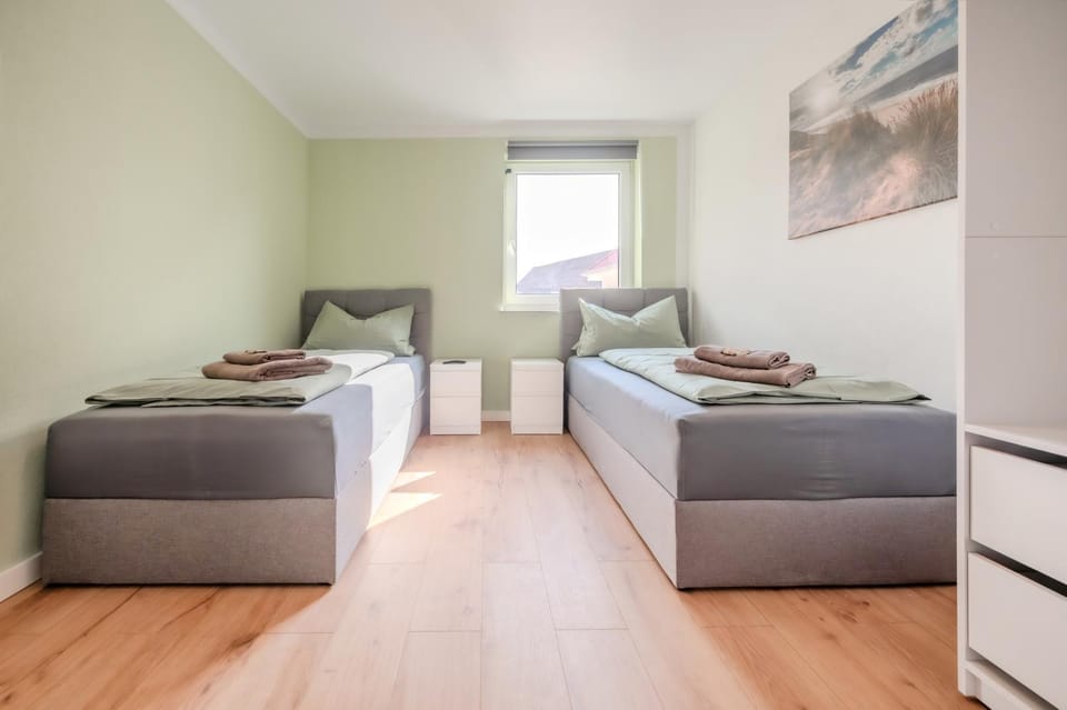 Bedroom, towels