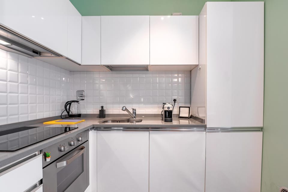 Coffee/tea facilities, dishwasher, oven, kitchen