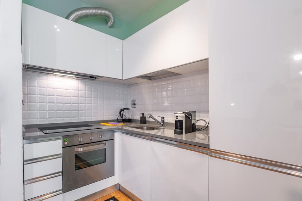 Coffee/tea facilities, Kitchen or kitchenette, dishwasher, oven, kitchen