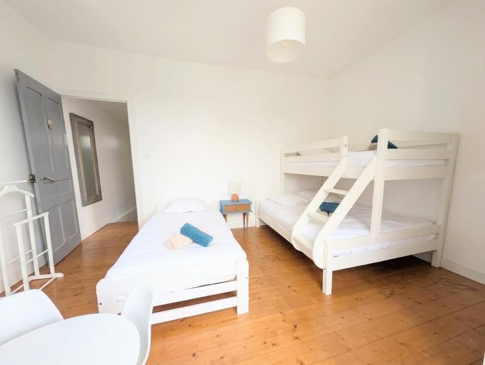 Bed, Photo of the whole room, Bedroom, bunk bed