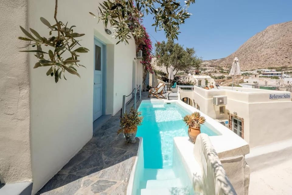 Thera Bliss "Olive Tree" Suite Private Pool by ΜΡS House in Santorini