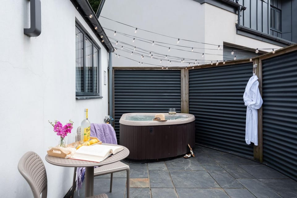Patio, Hot Tub, Seating area