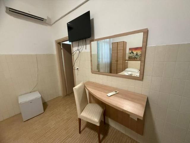 TV and multimedia, air conditioner