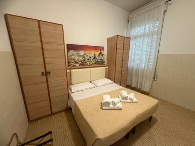 Bed, Bedroom, towels, wardrobe