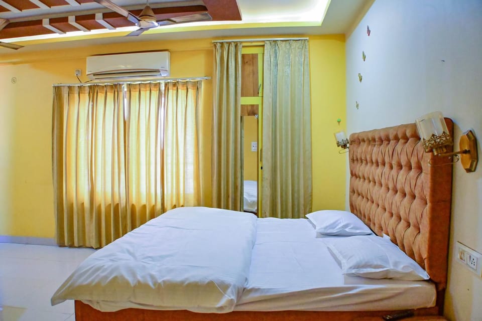 Bed, Photo of the whole room, Bedroom, air conditioner