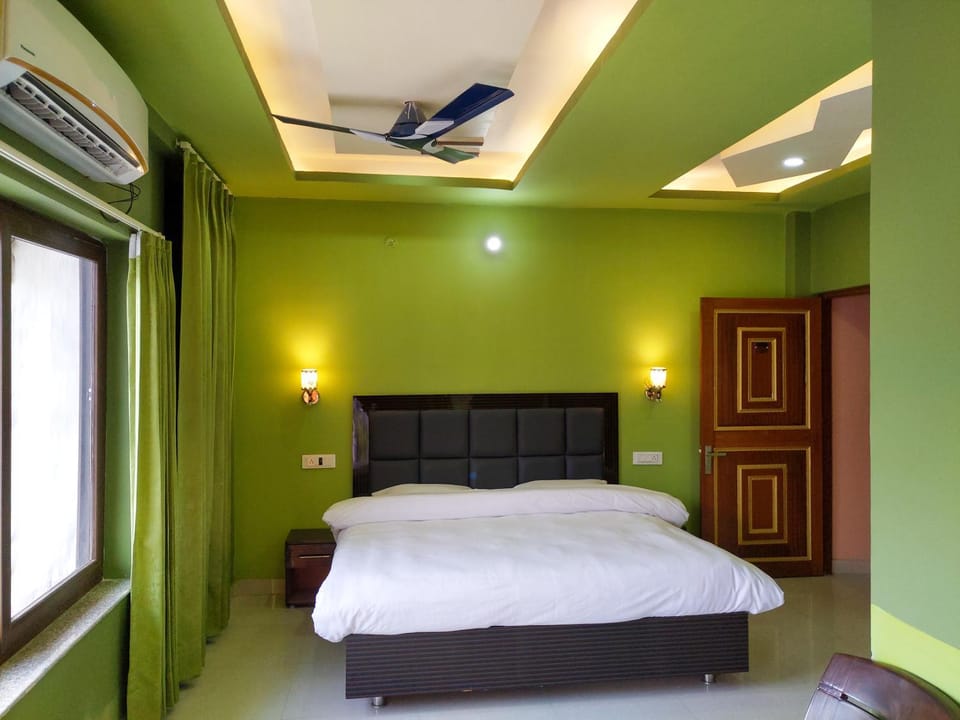 Bed, Photo of the whole room, Bedroom, air conditioner