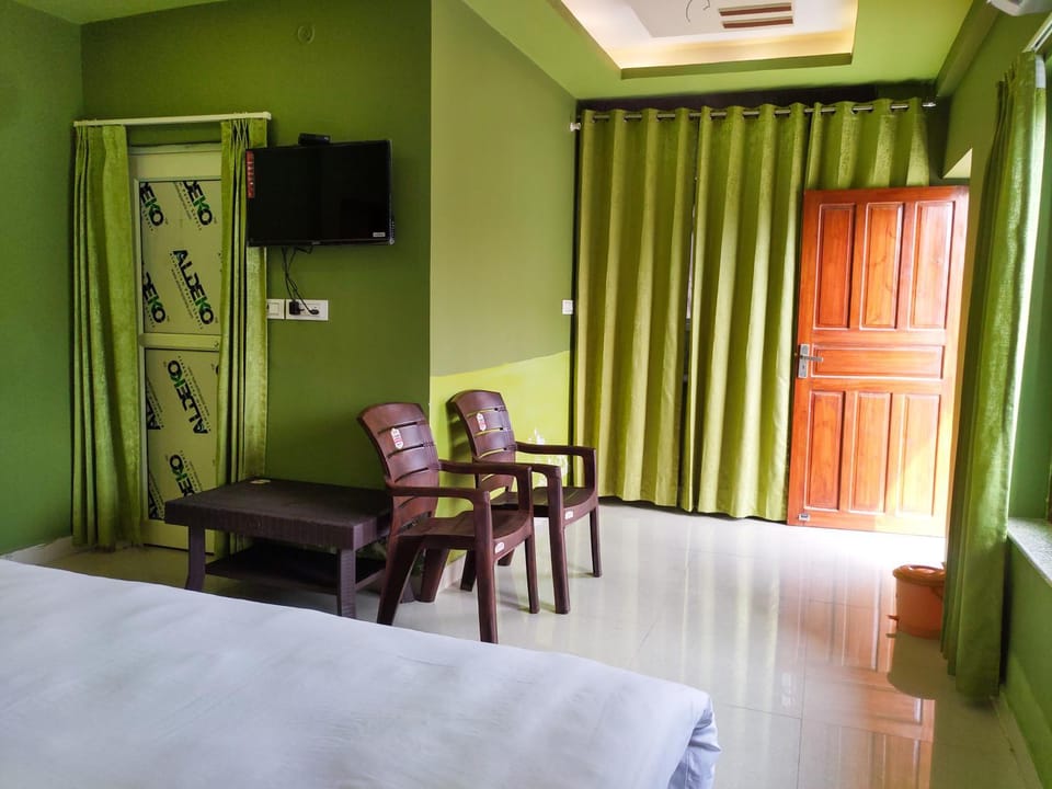 Bed, Photo of the whole room, Bedroom, air conditioner