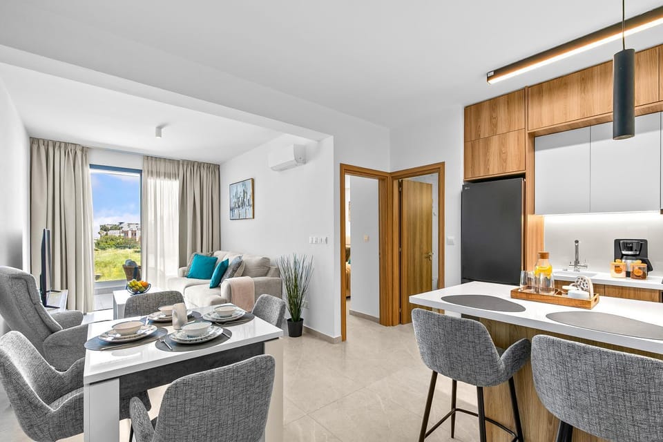 Kitchen or kitchenette, Living room, Dining area