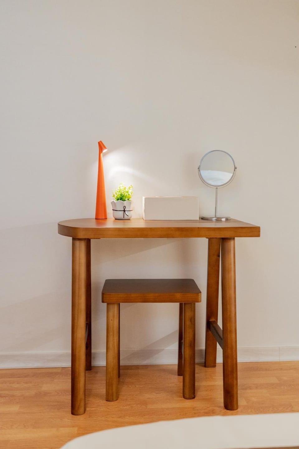 House of Space Up to 21 people 5 minutes from Banwoldang Station 11 beds 210 sq ft 3 bathrooms Ideal for large groups Designer interior Apartment in Daegu