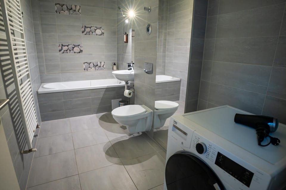 Shower, Toilet, Bathroom, Bath, washing machine, dryer