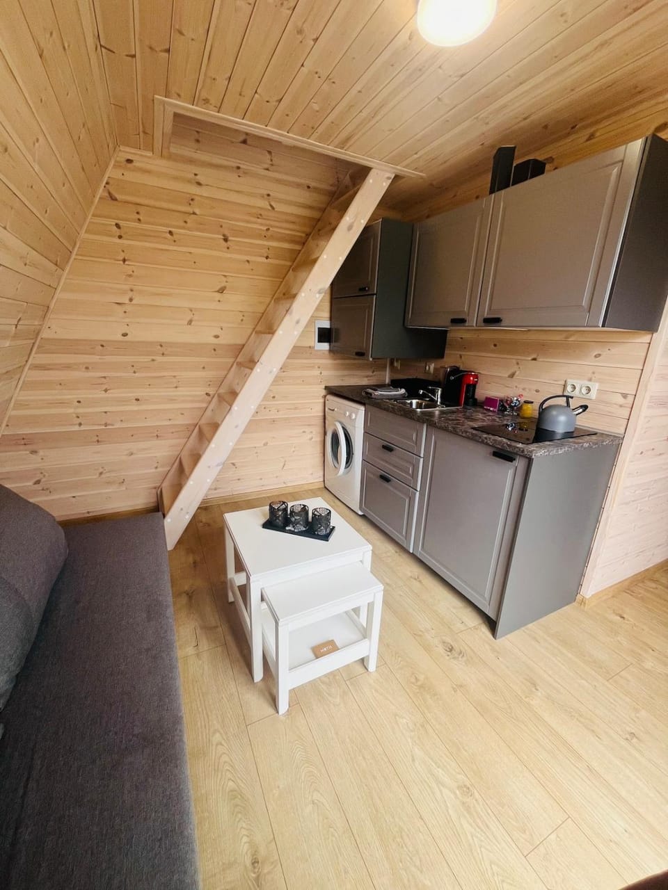 Kitchen or kitchenette, Living room, Seating area, Dining area, stove