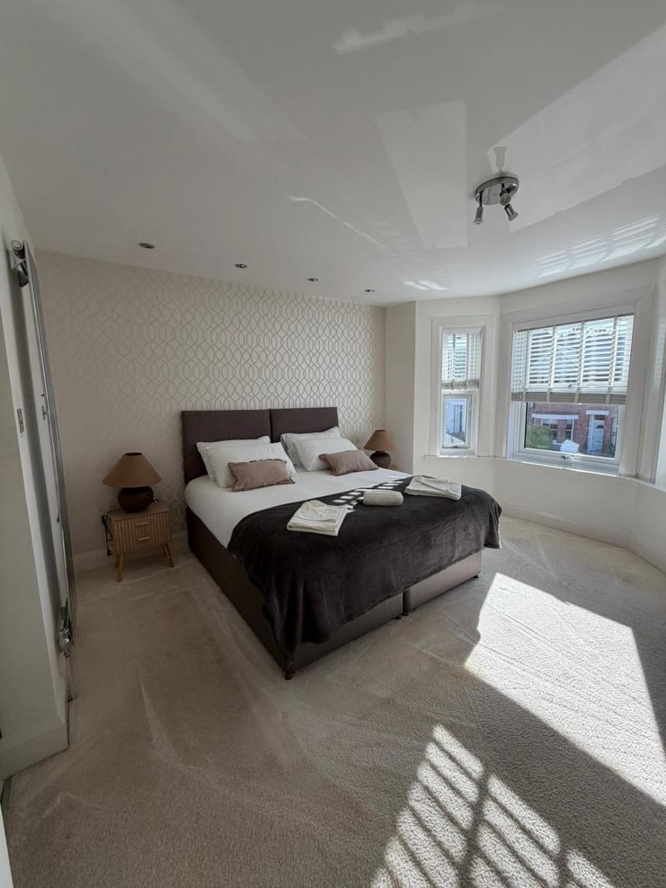 Stylish 4 Bed House Central Reading - Free Parking House in Reading