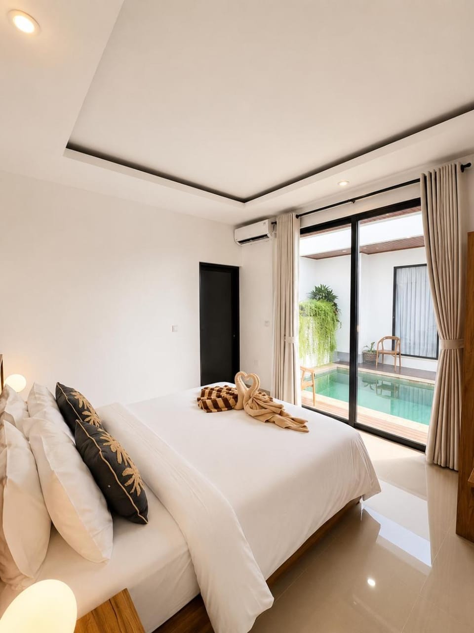 Bedroom, Swimming pool