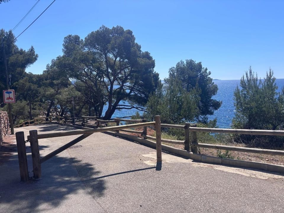 Appartement Pépite avec terrasse vue mer Apartment in French Riviera