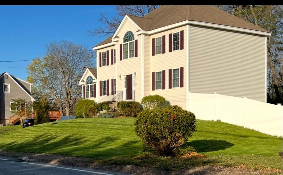 Entire Beautiful Guest Two Bedroom with own entrance along routes 3, 495 & 95 Apartment in Chelmsford