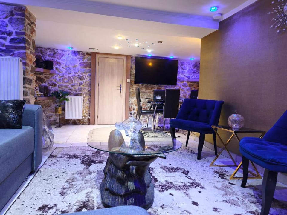 Giorgos Suite - Jacuzzi Hideaway in Lydia, Kavala Villa in Decentralized Administration of Macedonia and Thrace