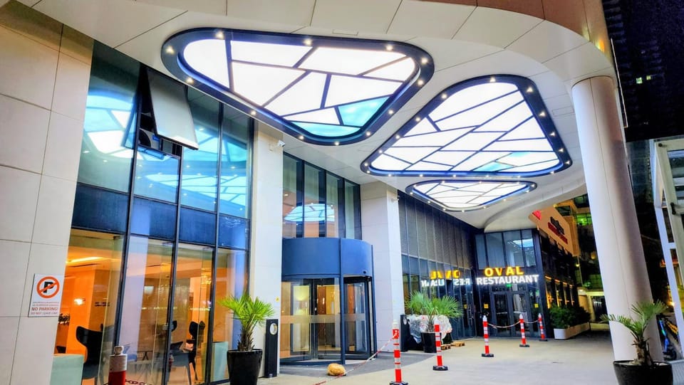 Property building, Restaurant/places to eat, Facade/entrance, Day