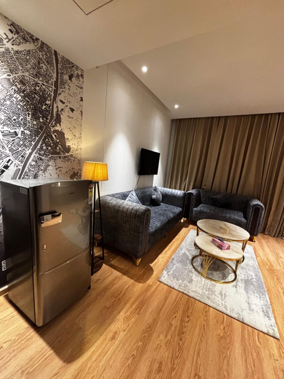 Sky-High Infinity Pool & Luxurious bedroom suite Apartment in Gurugram