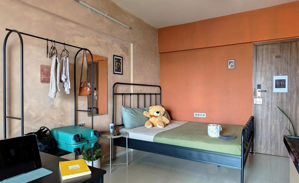 Nomad Cozy Studio Work-friendly Self check-in Apartment in Pune