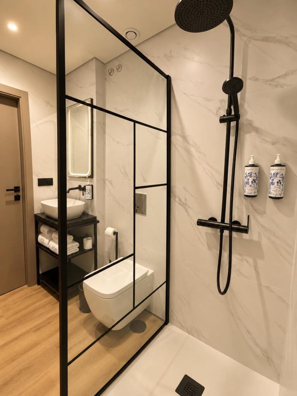 Shower, Toilet, Bathroom, towels