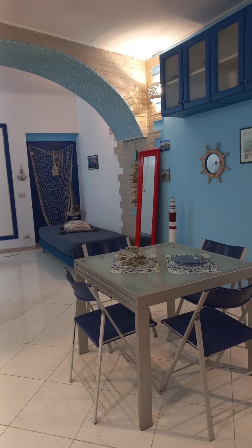Bed, Dining area