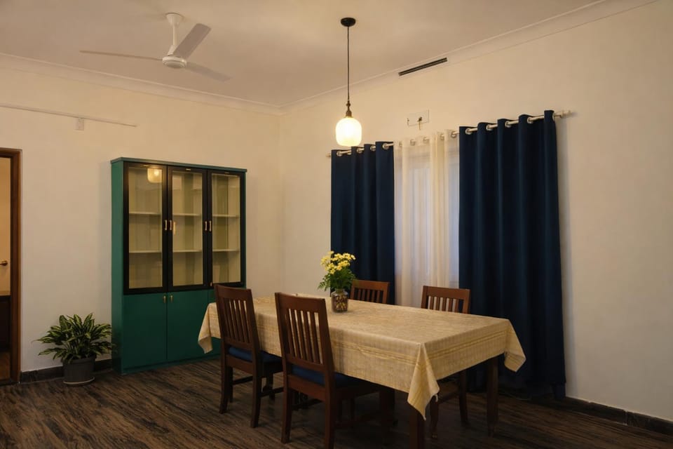 Seating area, Dining area