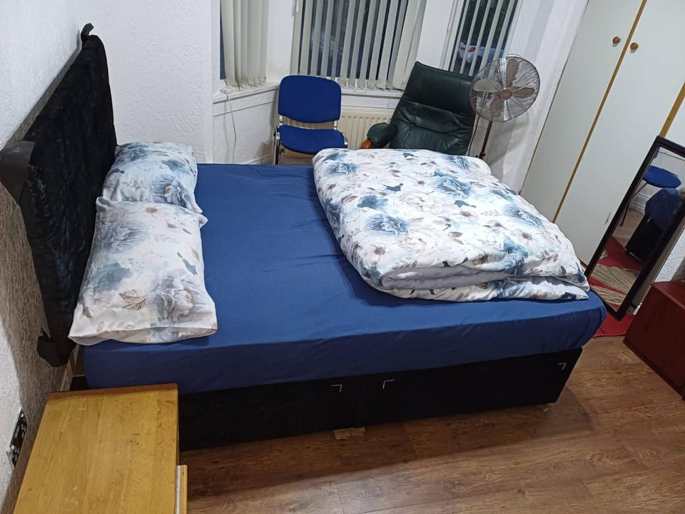 Double Spacious Room near CBS Arena in CV6 4DF Two Guests Bed and Breakfast in Coventry