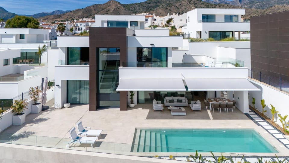 Day, Natural landscape, Balcony/Terrace, Mountain view, Pool view, Swimming pool, Swimming pool, sunbed