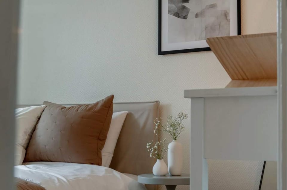 Bright 1BR Apartment with Balcony 20min to City Apartment in Stockholm